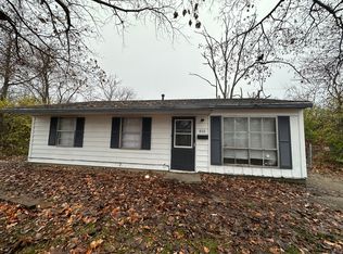 802 Knollcrest Dr, Danville, IL 61832