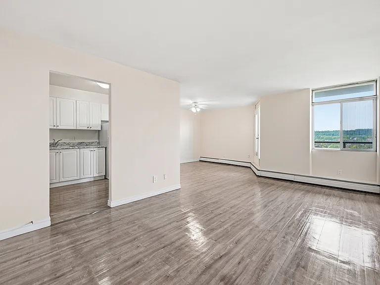 50 Jerome Cres — Photo 4