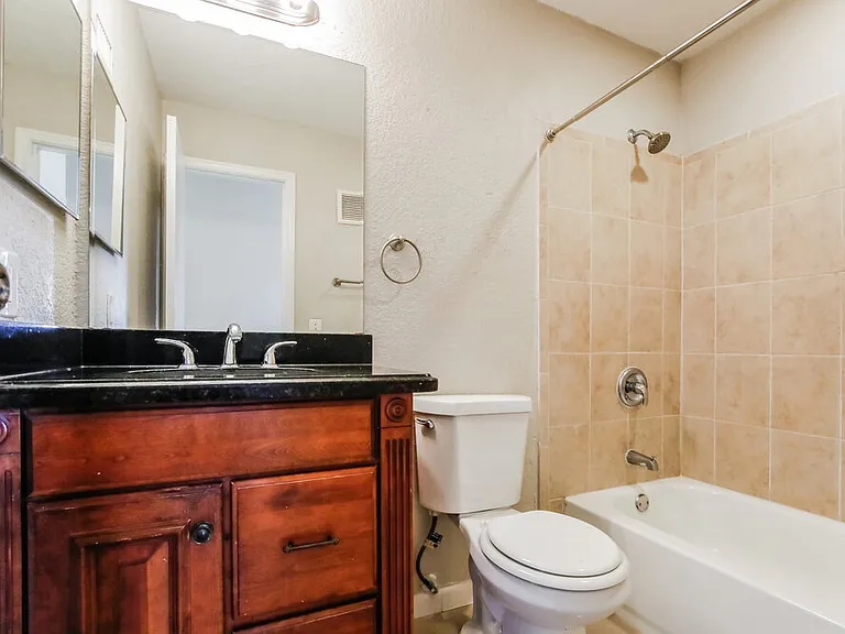 11460 NW 40th Pl — Photo 10