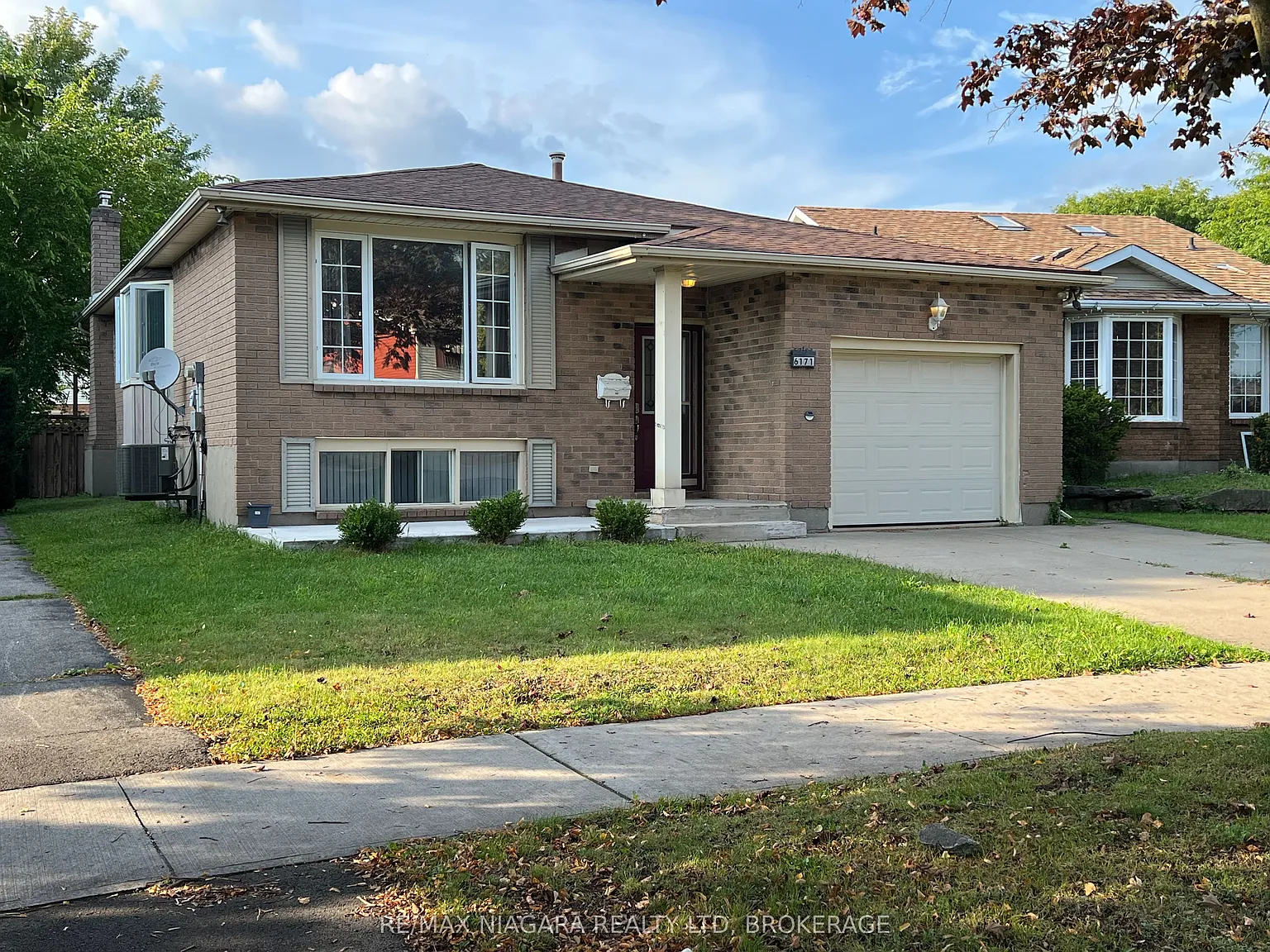 4 bed, $2,550 — Photo 1