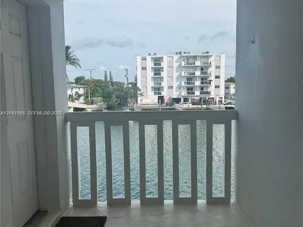 8080 Tatum Waterway Dr, Miami Beach, FL
