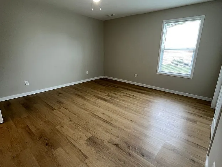 225-239 251 South Park — Photo 10