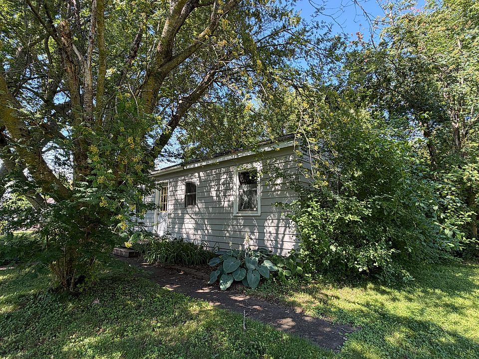 1st image of 110 Poplar Ln S