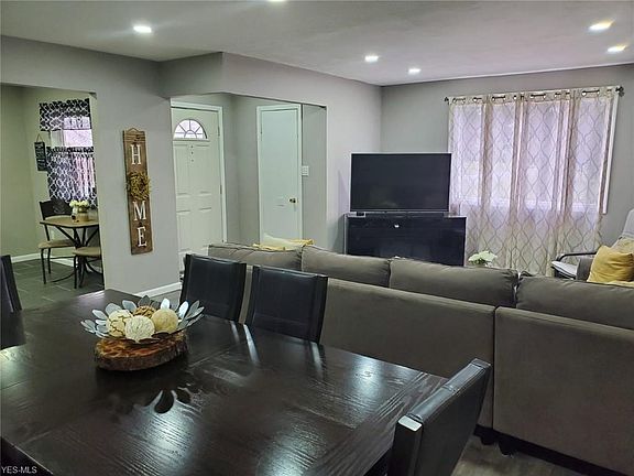 4th image of 459 Blossom Ave