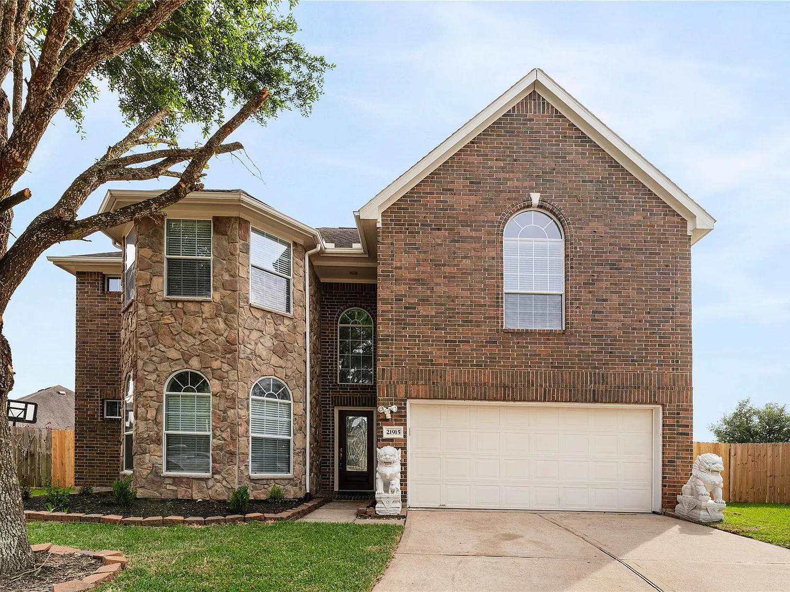 5 bed, 3.5 bath, 3050 sqft, $2,600 — Photo 3