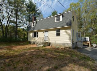 51 Hall St, Dunstable, MA 01827