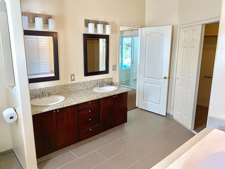 3558 W Escalon Ave — Photo 12