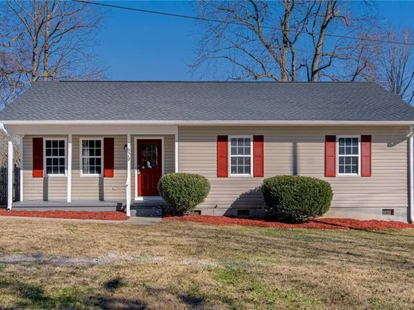 629 Chavis Dr, Greensboro, NC 27401