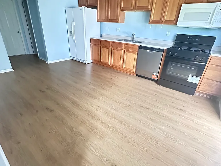 1108 Emma Ct — Photo 4