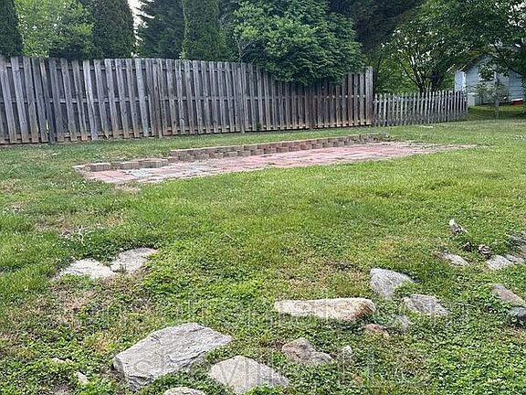 4th image of 1809 Windsor Dr