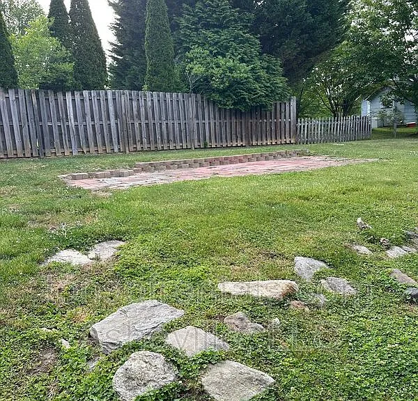 1809 Windsor Dr — Photo 4