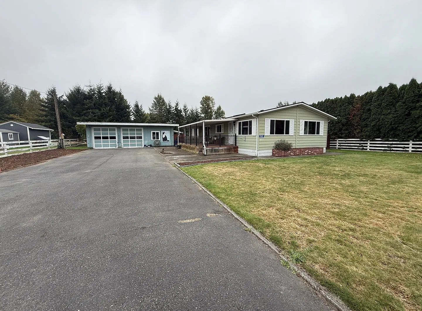 Large 2 Bedroom, 2 Bathroom House — Photo 1