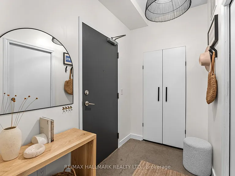 747 Queen St E #202 — Photo 22