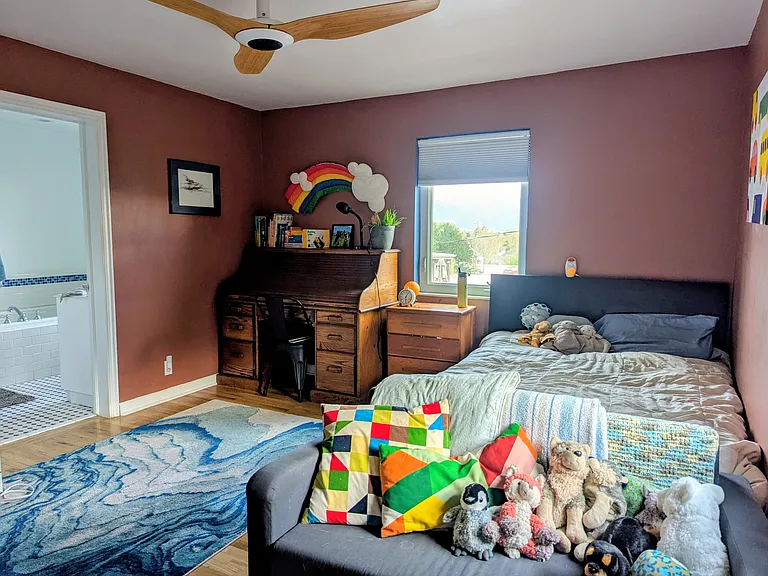 Second upstairs bedroom with en suite bathroom