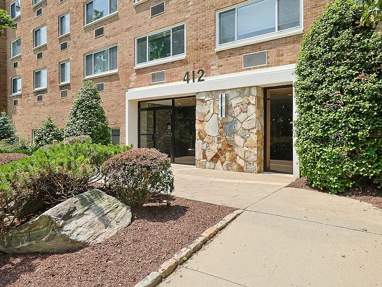 412 Benedict Ave #6C — Photo 1