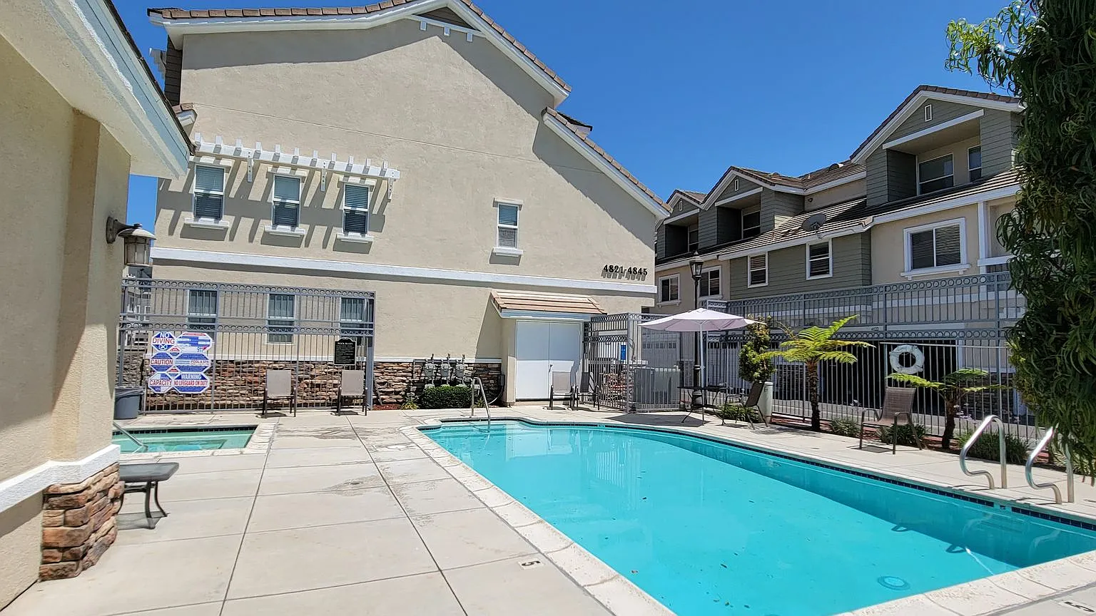 Gorgeous "Lincoln Square" Condo! — Photo 1