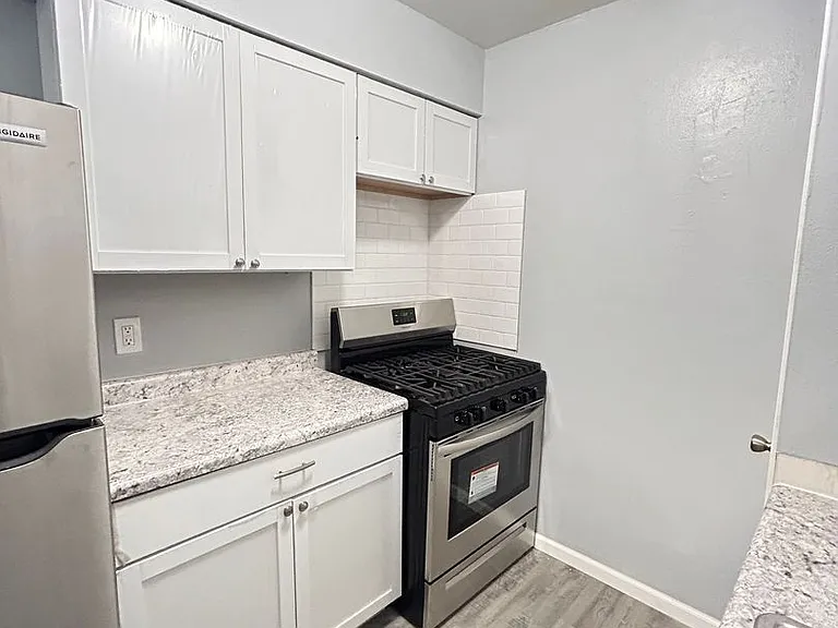 2334 W College Ave — Photo 2