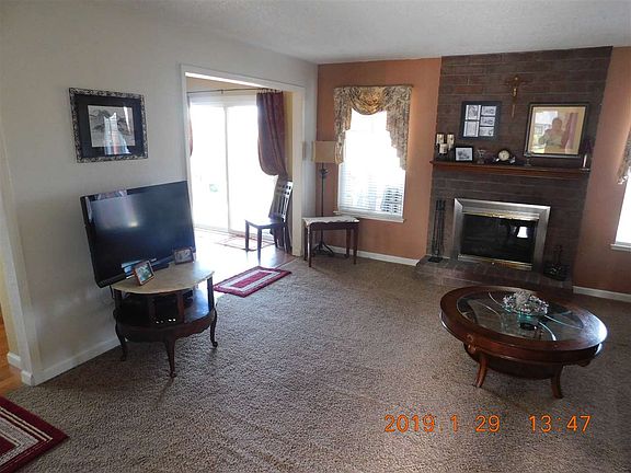 4th image of 824 Birchwood Dr