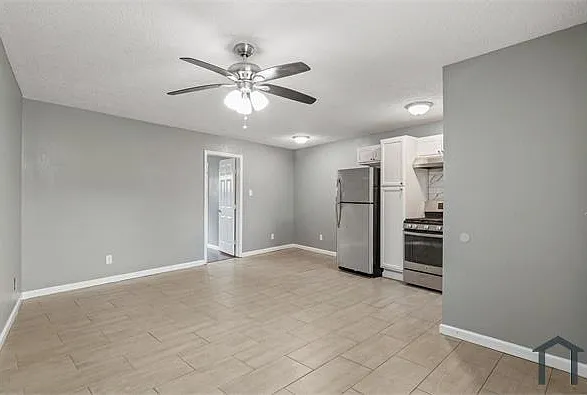 2 bed, 600 sqft, $1,408 — Photo 3