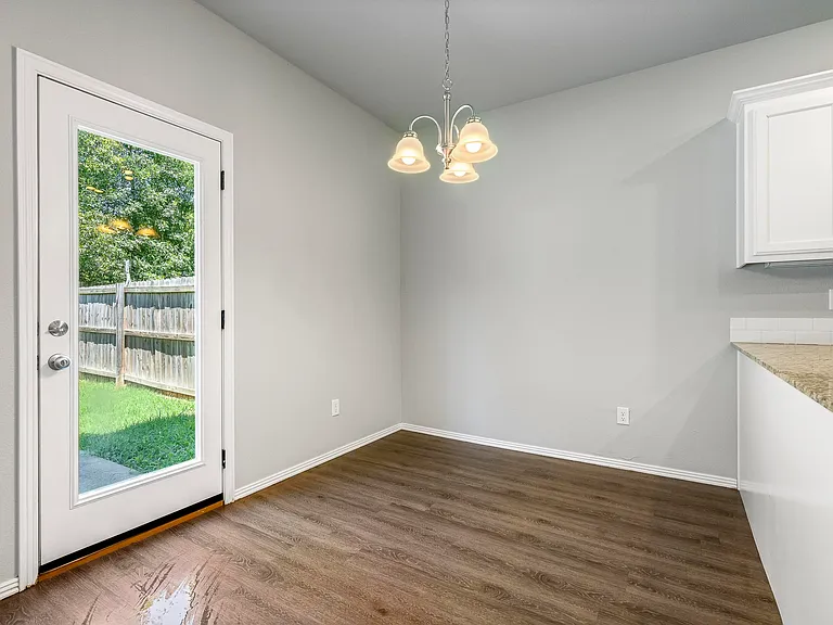 818 Baker St NW — Photo 5
