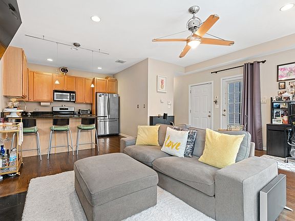 5th image of 4627 N Kenmore Ave APT 2W