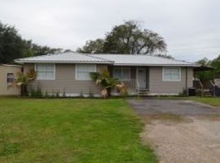 410 E Young Dr, Bridge City, TX 77611