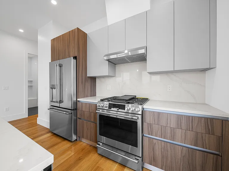 Residencies at 218-220 Old Colony Avenue — Photo 11