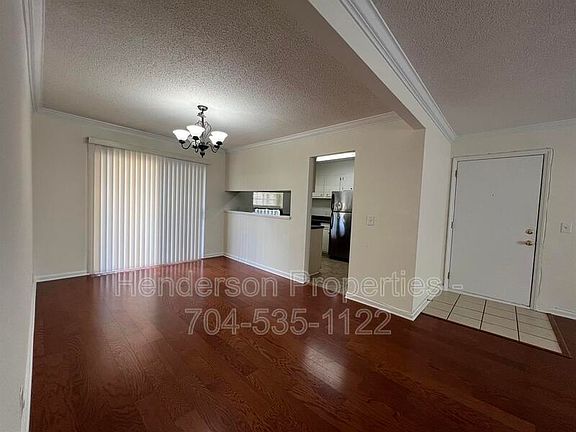 5th image of 2632 Park Rd APT H