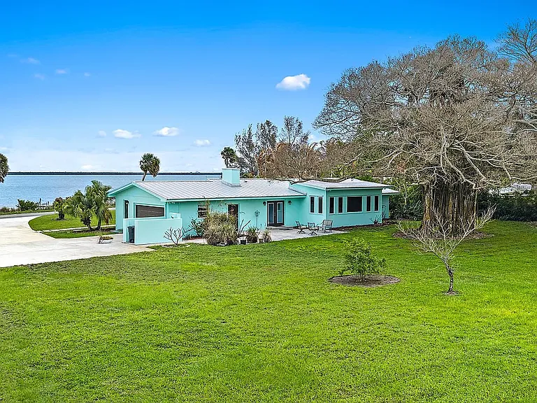 6205 S Indian River Dr — Photo 2