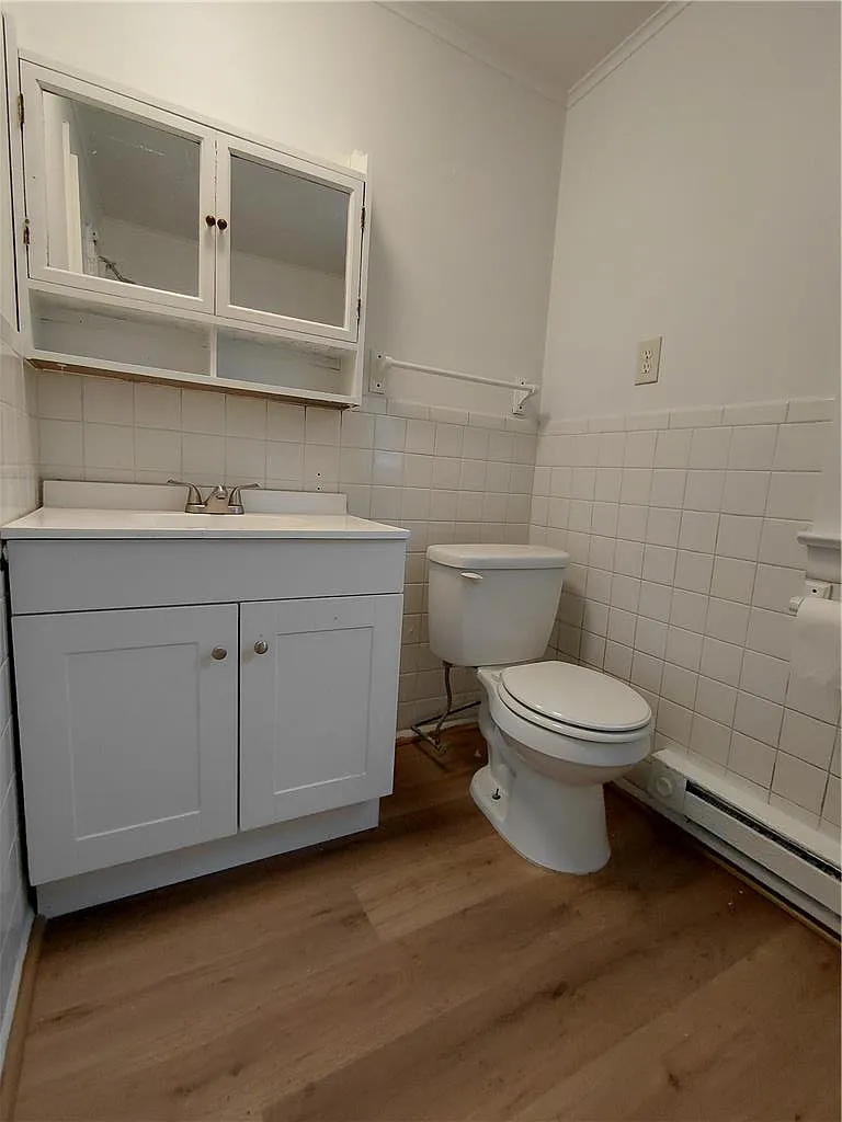 2 bed, 1.0 bath, 1898 sqft, $1,700 — Photo 4