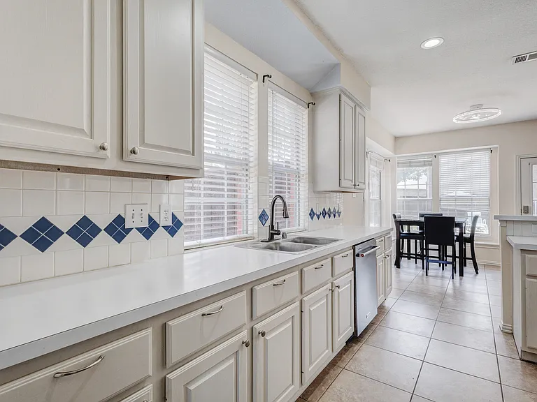 2816 Lakehollow Ln — Photo 10