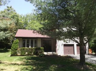 101 Hickory Rd, Oakwood Hills, IL 60013