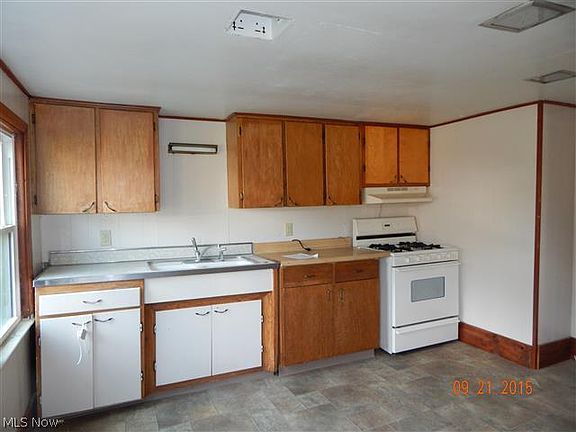 4th image of 1023 S Nickelplate St