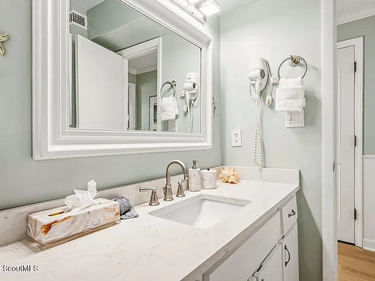 1175 N Beachview Dr #214 — Photo 15
