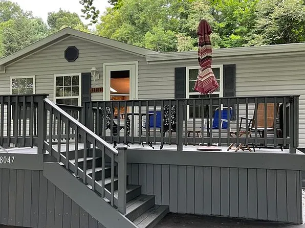 8047 Mills Rd, Baldwinsville, NY 13027