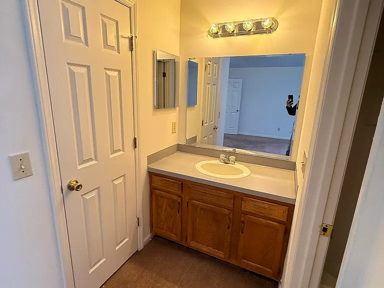 104 W Victoria Ct #F — Photo 18