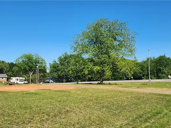 2493 Old Highway 21, State Road, NC 28676