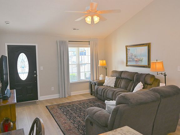 4th image of 233 MacArthur Dr.