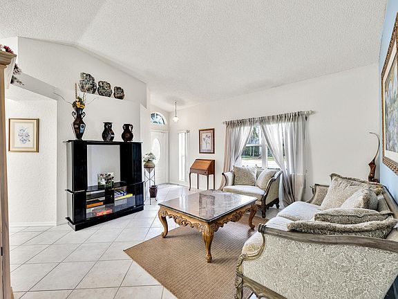 4th image of 1601 SW 158th Ave