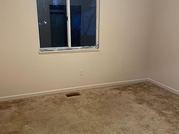 5th image of 27090 Campau Ln