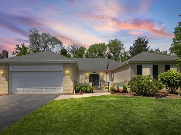 1132 Pine Tree Ln, Libertyville, IL 60048