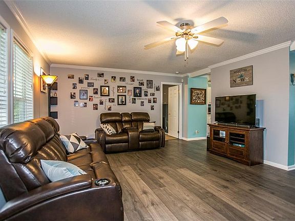 5th image of 9551 Runninghorse Ln