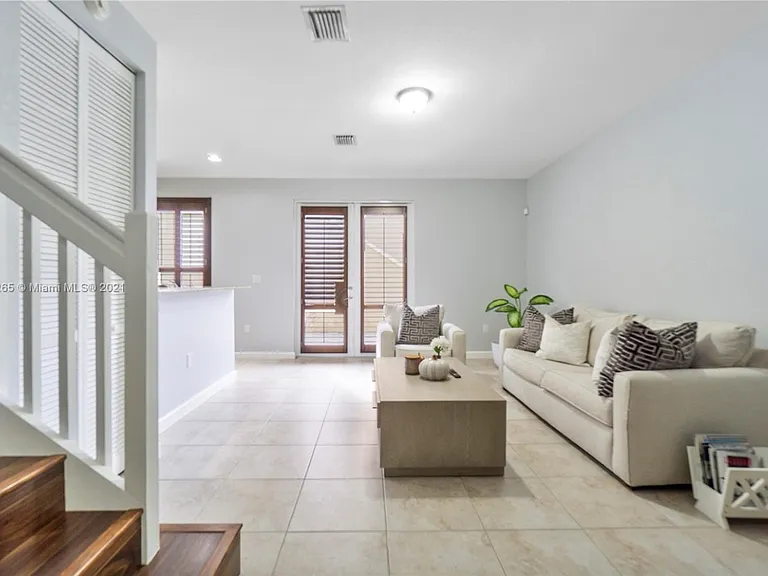 9461 SW 172nd Ave — Photo 7