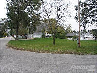 Great corner lot with Lake Michigan across the street and the Marina District around the corner.
