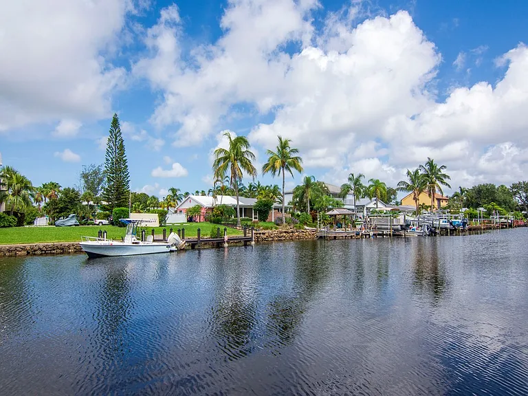 1914 Robalo Dr — Photo 32