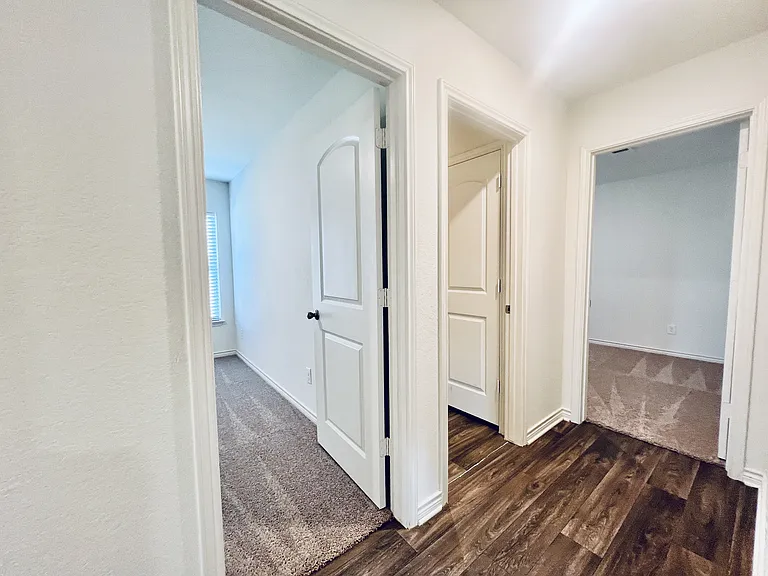520 Locksley Cv — Photo 18