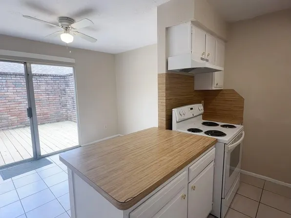6518 S Briar Bayou Dr, Houston, TX 77072