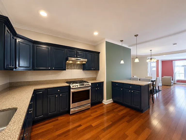 322 E Lorraine Ave — Photo 4
