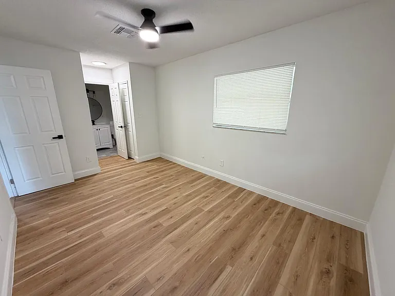 111 Joanne Ct — Photo 12