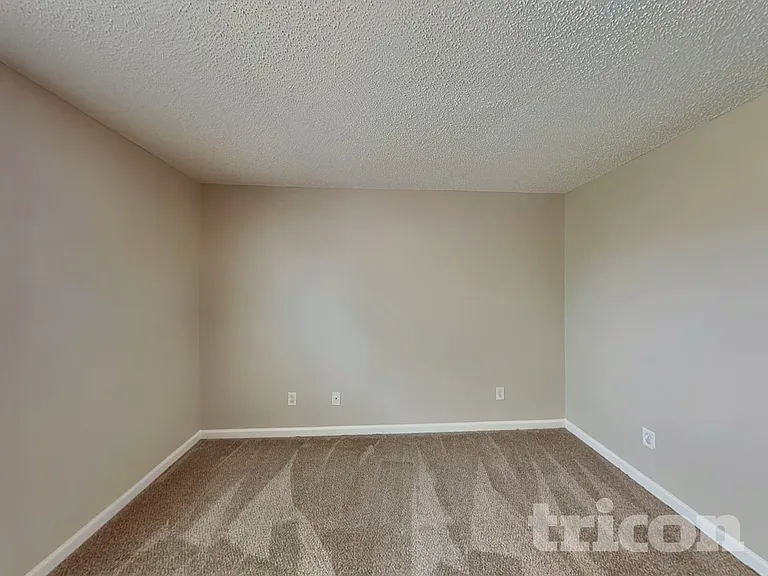 1055 Maria Dr — Photo 15